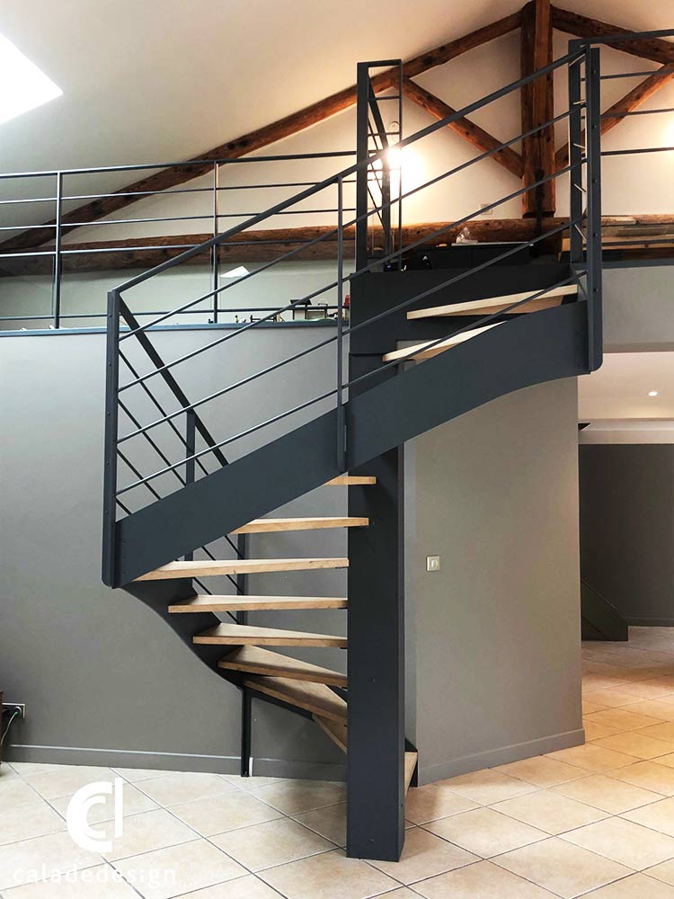 Un escalier pour mezzanine sur mesure grâce à Calade Design